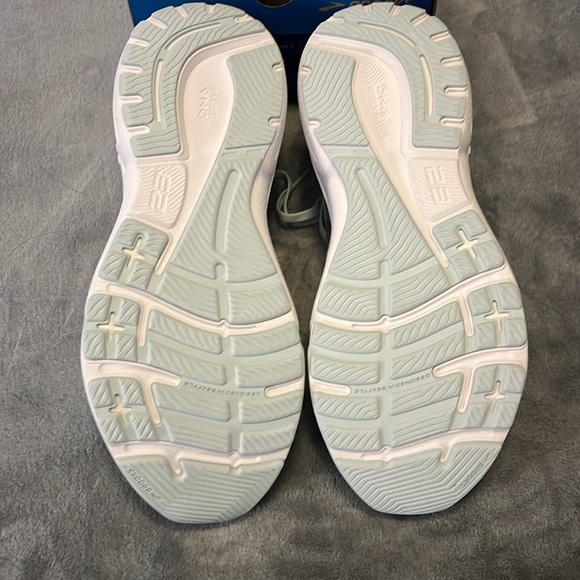 Woman’s Brooks Adrenaline GTS 23 Size 11 white/illusion blue NIB - Picture 4 of 4